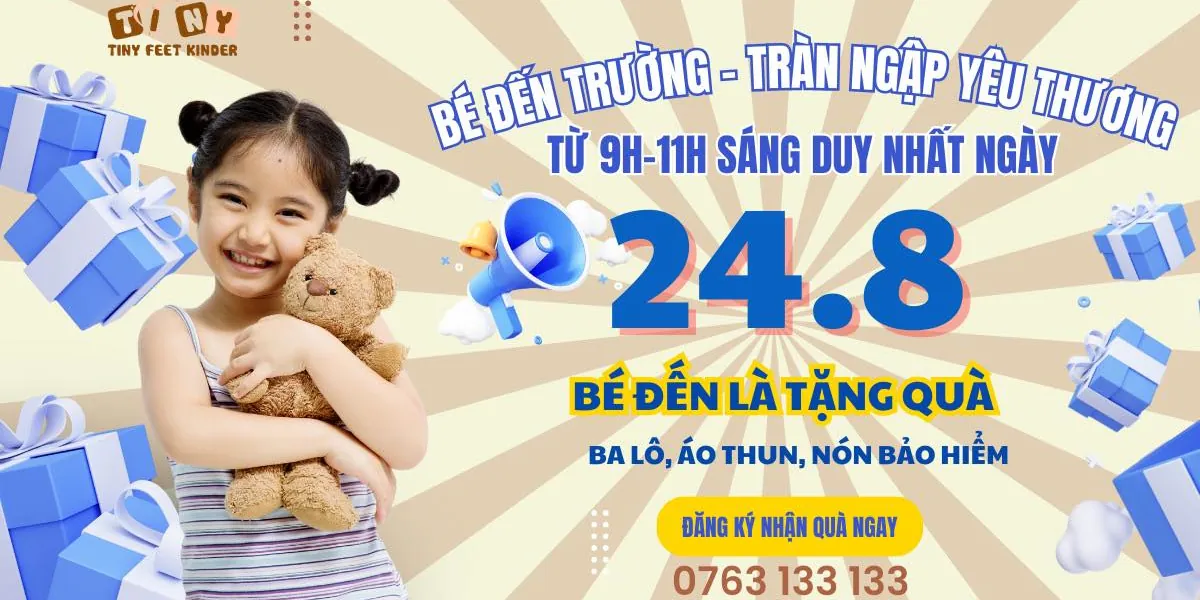 Bé đến trường nhận yêu thương